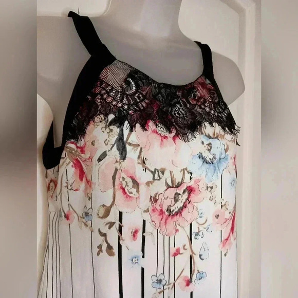 WHITE HOUSE BLACK MARKET Barbiecore boho chic lace flowy floral top (#888) - Picture 3 of 9